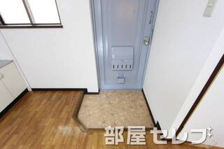輝かしい玄関ですね。