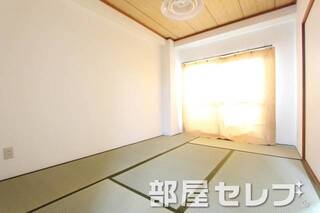 新しい畳の和室です。