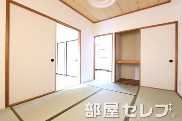 新しい畳の和室です。