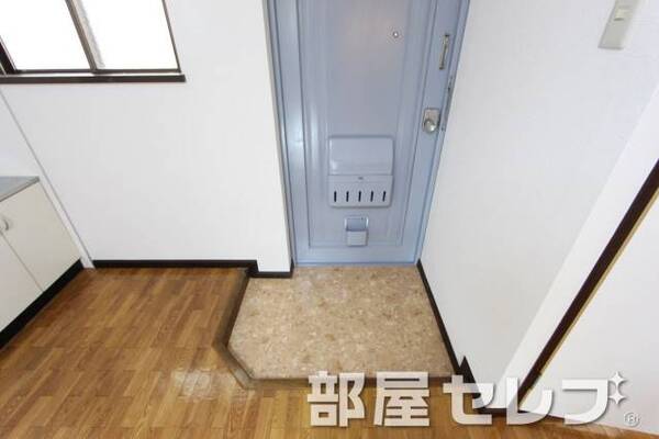 輝かしい玄関ですね。