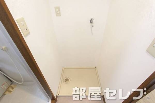 洗濯機置き場はこちらへ。
