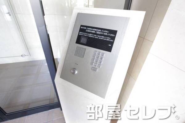 オートロック完備。