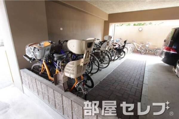 駐輪場。
