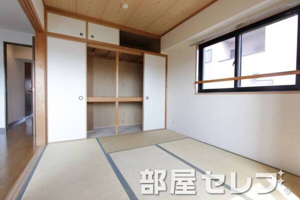畳のお部屋あります。