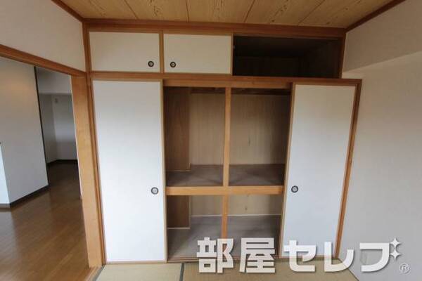 各部屋に収納があります。