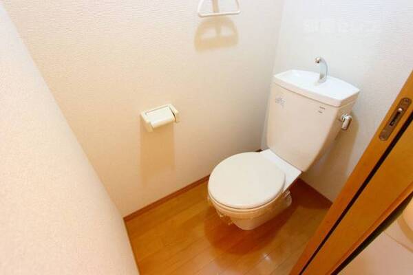 清潔感のあるトイレット。
