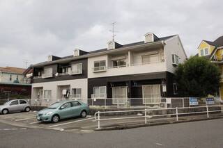 白を基調とした、シックな外観です