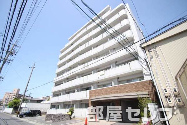タイル貼りの建物。