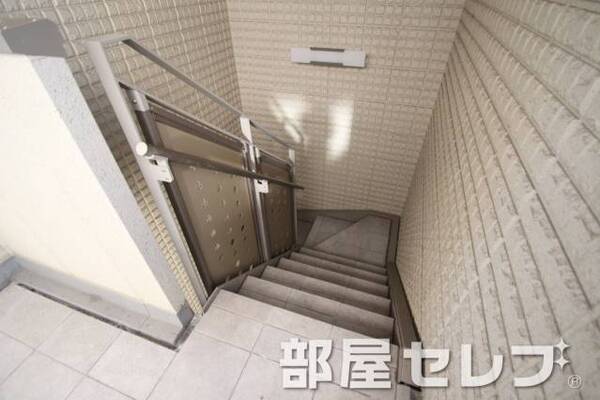 共用階段。