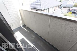 日の当たるベランダです。