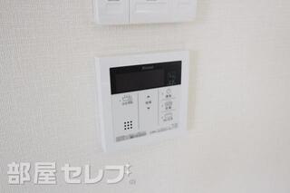 ワンタッチで温度調整や追い焚きができます。
