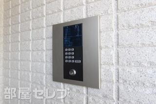 エントランスにオートロックがあります。