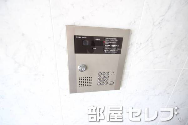 オートロック完備。