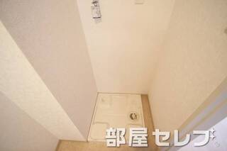 洗濯機置場はこちらへ。