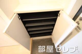 シューズボックス。