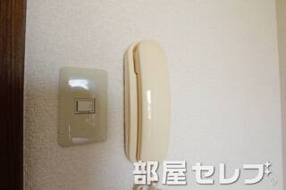 インターホンで来客を知れます。