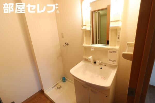 独立洗面台です。シャンプードレッサーです。