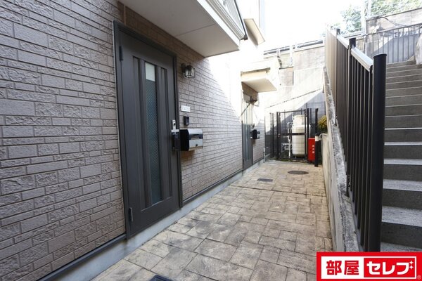 物件に行くまでの階段です。