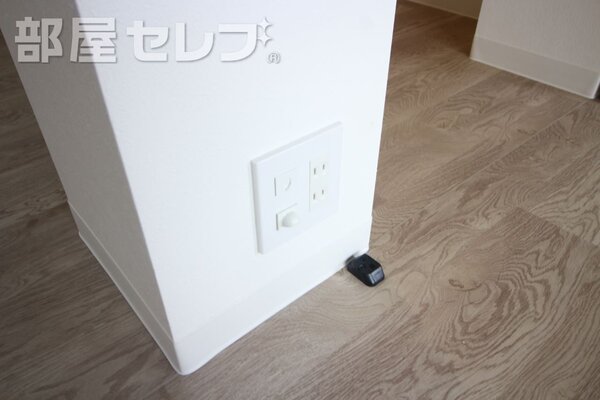 コンセント6か所　ＴＶ口2か所　電話線1か所