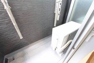 コンパクトですがしっかりベランダもございます