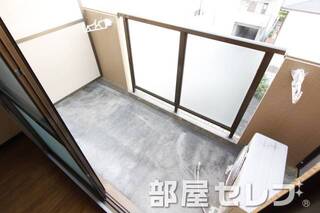 ベランダは洗濯物たくさん干せます。