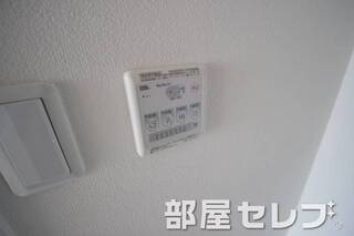浴室乾燥機付き。