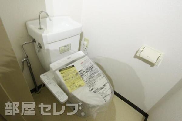 新品シャワートイレ付きですよ