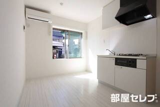 明るい人気の1階角部屋のお部屋です。