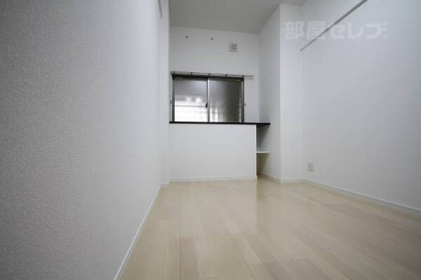 102号室の写真を使用しています。