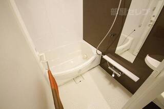 102号室の写真を使用しています。