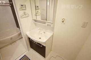 102号室の写真を使用しています。