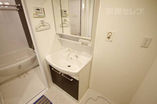 102号室の写真を使用しています。