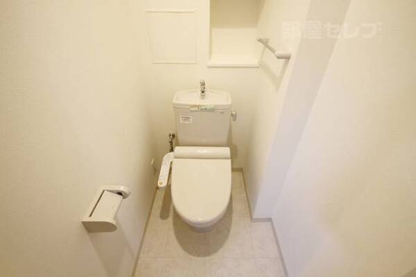 102号室の写真を使用しています。