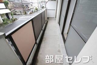 洗濯物もたくさん干せるベランダです。