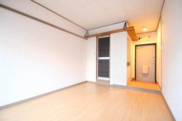 明るい角部屋です。