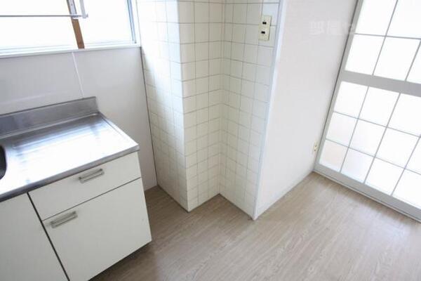 ここに冷蔵庫などの家電を。