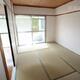 お部屋の一つは和室です。