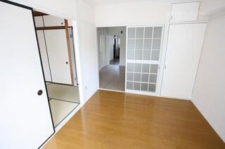 お部屋の奥から。