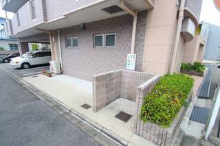 敷地内にゴミ置き場あってらくらく。