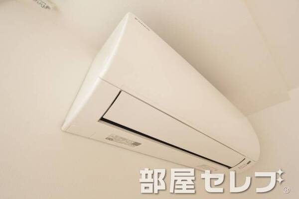 冷暖房エアコン。