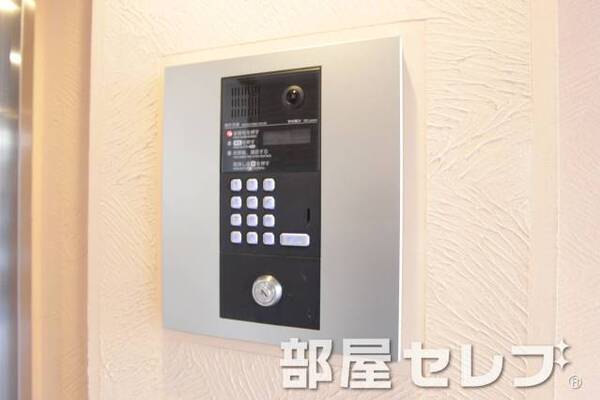 オートロック完備。