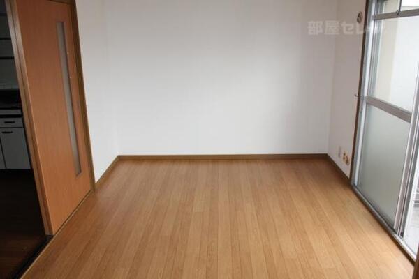 光の入る明るいお部屋です。