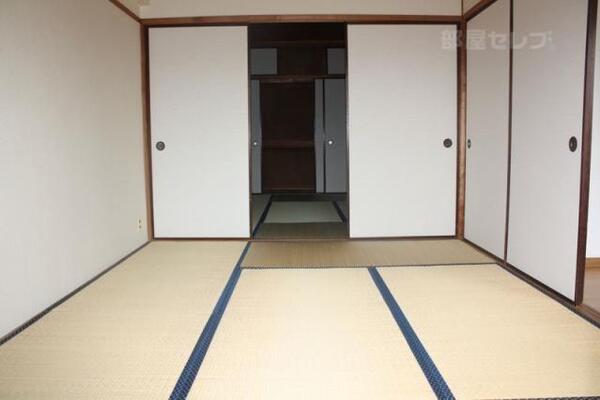 落ち着いた雰囲気の和室です。