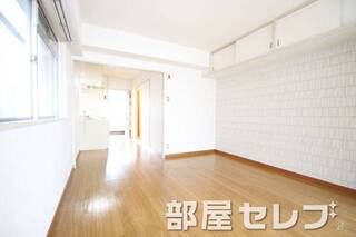 天井収納や窓のあるリビング　他号室の写真です。