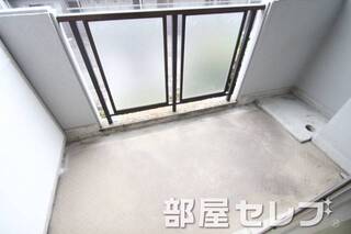 ベランダには洗濯機置場もご用意。　他号室の写真です。
