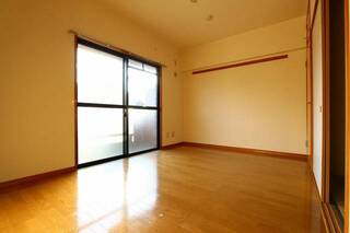 洋室も広くて良いですね