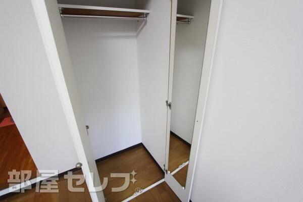 鏡付きの収納です。