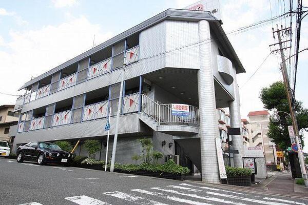 どっしりとした建物です。