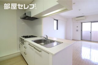 寝室からもベランダに出られます