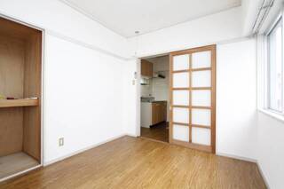明るい角部屋です。